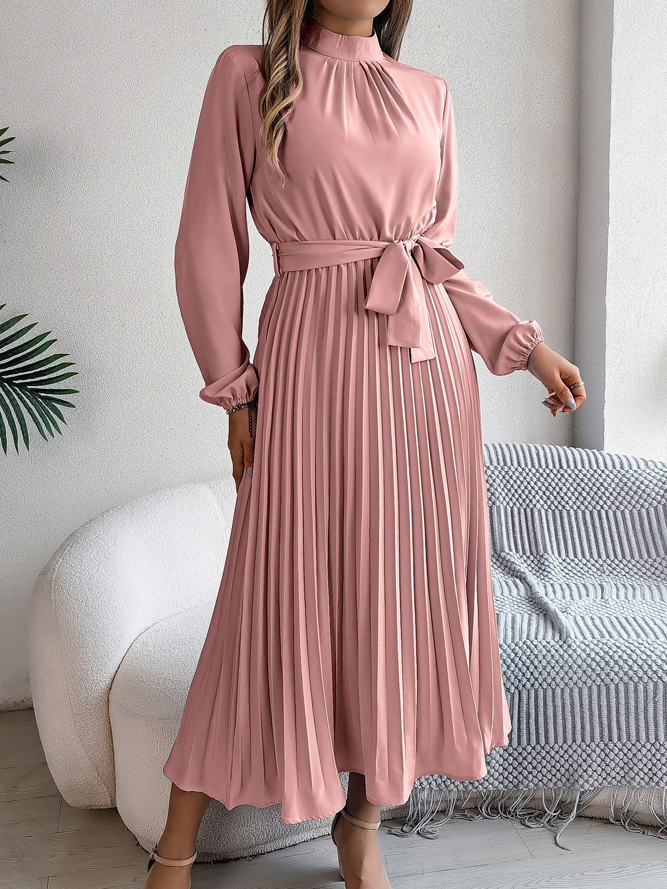 Monde Elegante damesjurk met opstaande kraag, lange mouwen en geplooide midi-rok – Zwart – Maat S t/m XL