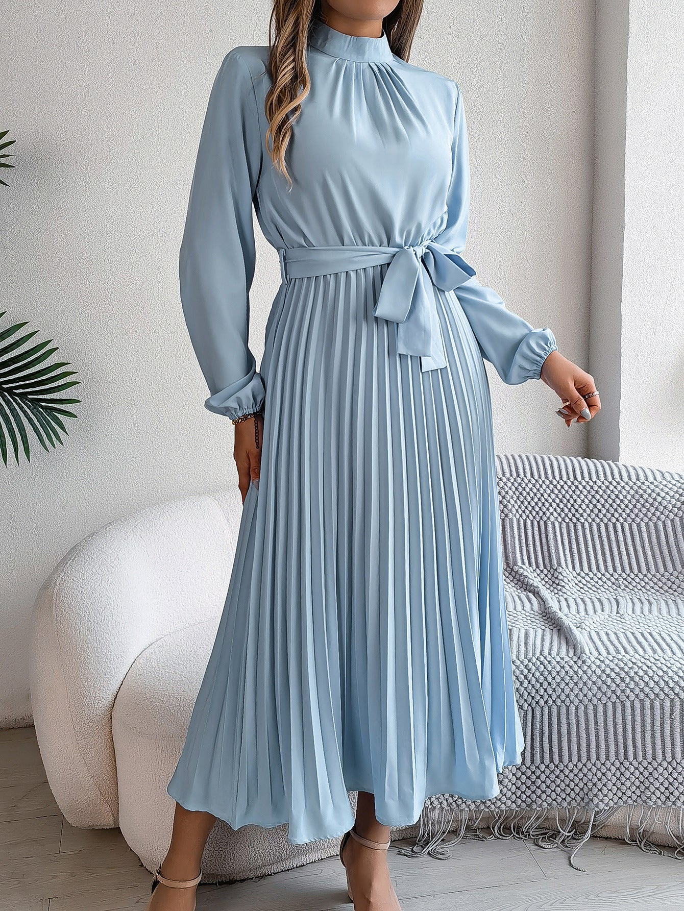 Monde Elegante damesjurk met opstaande kraag, lange mouwen en geplooide midi-rok – Zwart – Maat S t/m XL