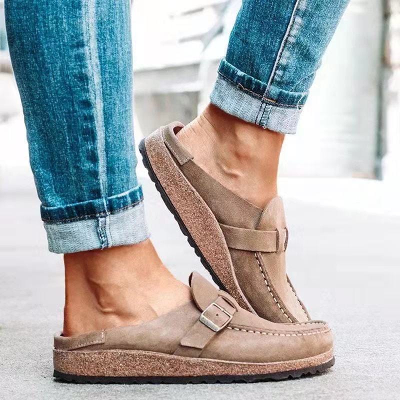 Monde Dames suède slip-on clogs met verstelbare gesp en open hiel