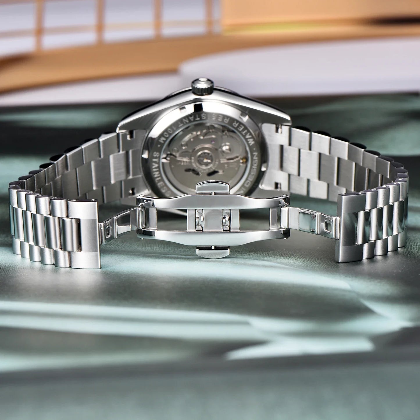 Évoque Luxe Horloge met Verstelbare Band en Waterbestendig Design