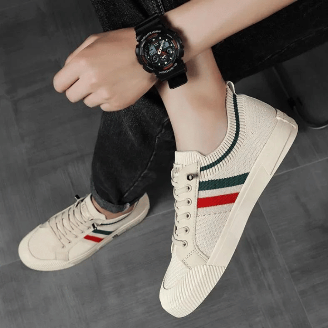 Veloria Lederen Sneakers met Geperforeerd Design en Lichtgewicht Zool