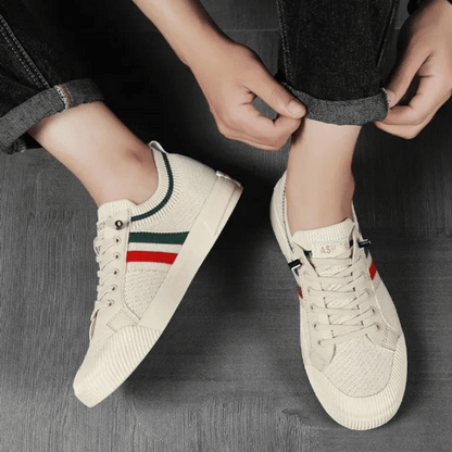 Veloria Lederen Sneakers met Geperforeerd Design en Lichtgewicht Zool