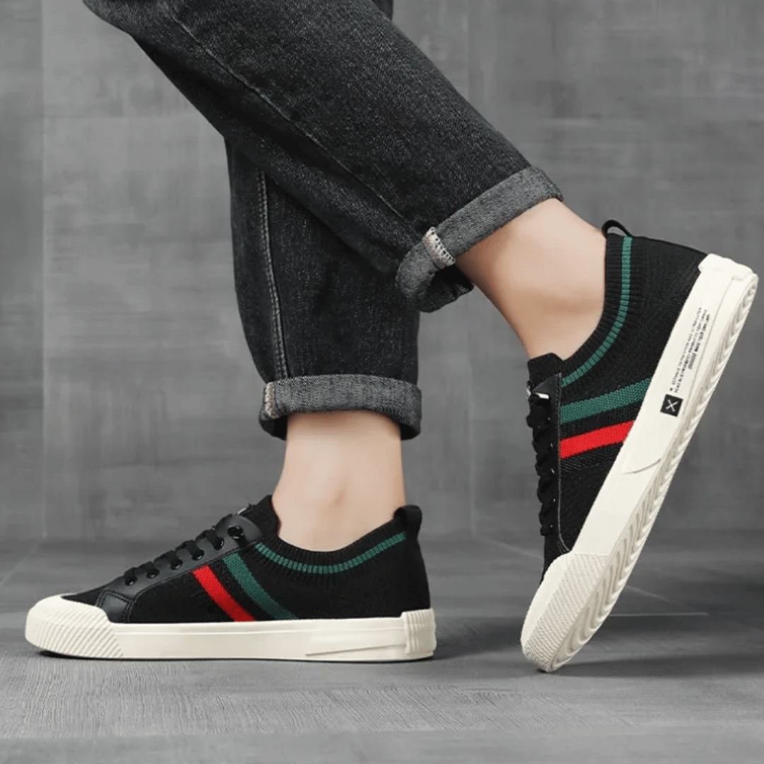 Veloria Lederen Sneakers met Geperforeerd Design en Lichtgewicht Zool
