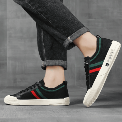 Veloria Lederen Sneakers met Geperforeerd Design en Lichtgewicht Zool
