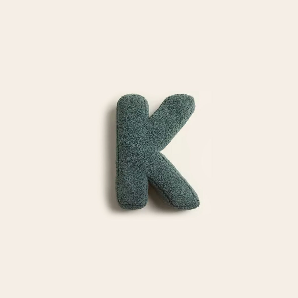 Monde Alfabet Kussen – Decoratief Pluche Letterkussen met Katoenvulling 38x30 cm