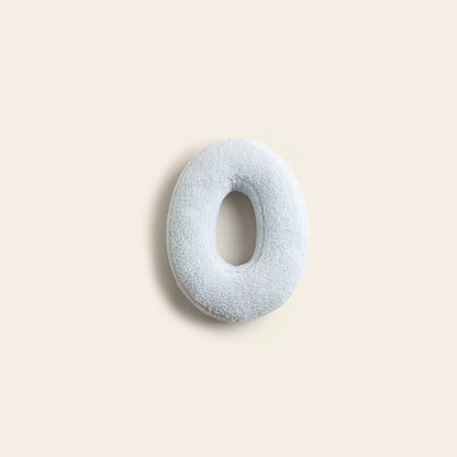 Monde Alfabet Kussen – Decoratief Pluche Letterkussen met Katoenvulling 38x30 cm