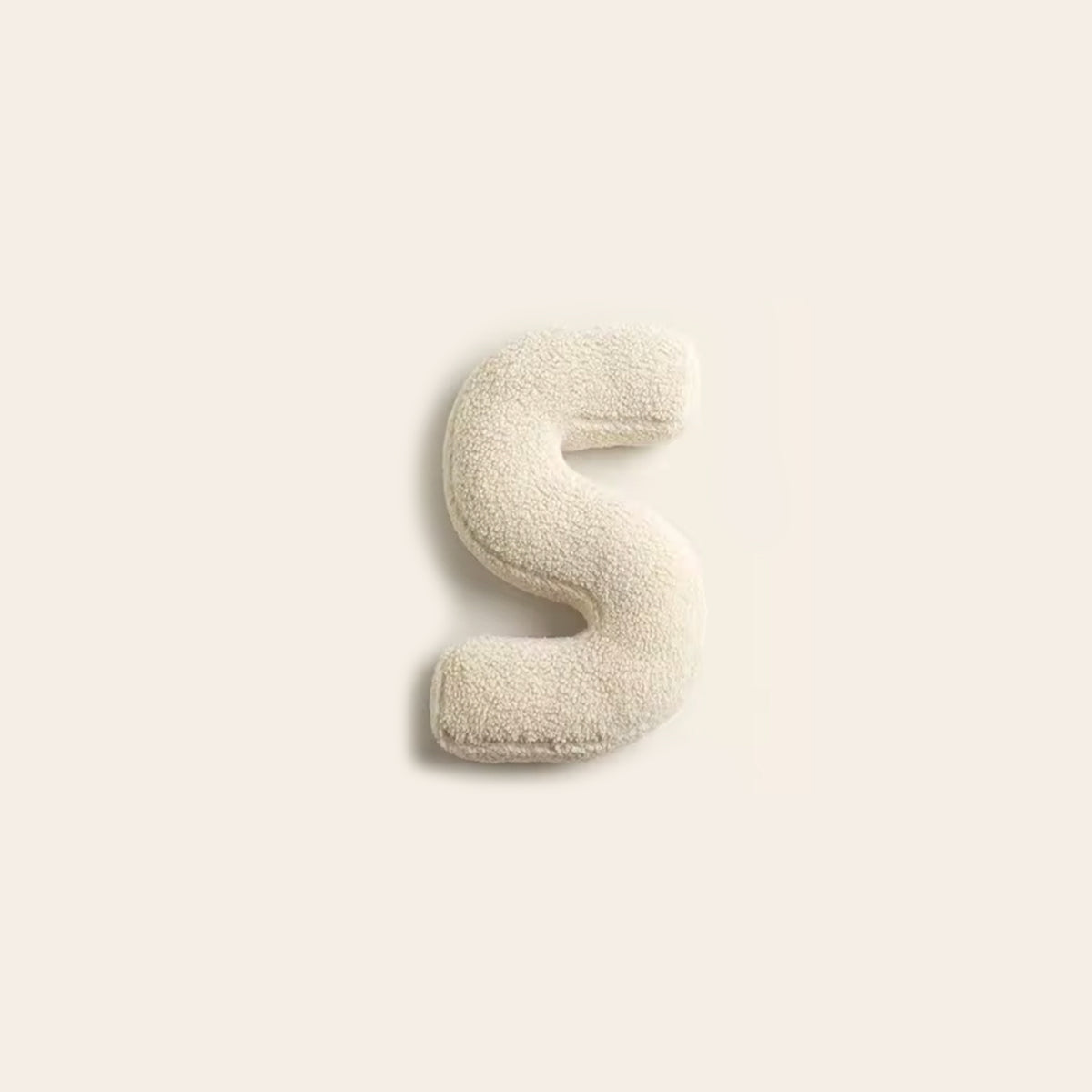 Monde Alfabet Kussen – Decoratief Pluche Letterkussen met Katoenvulling 38x30 cm