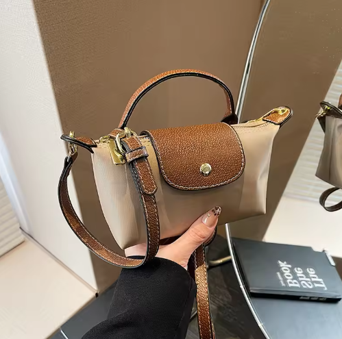Évoque Mini Leren Pouch met Schouderriem – Compacte Leren Tas