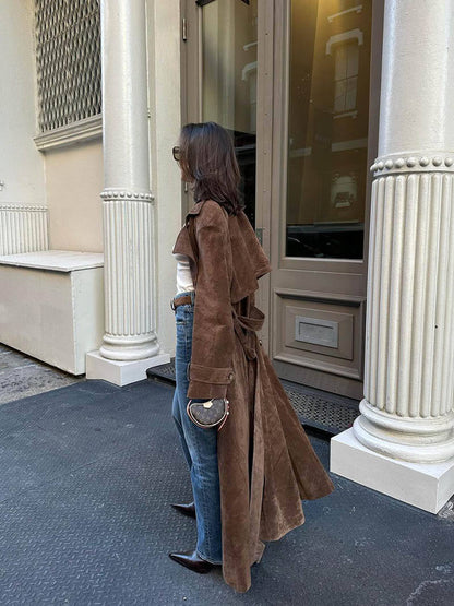 Évoque Lange Trenchcoat van Suèdine voor Dames – Met Tailleceintuur en Klassieke Reverskraag