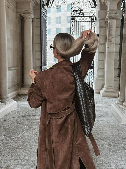 Évoque Lange Trenchcoat van Suèdine voor Dames – Met Tailleceintuur en Klassieke Reverskraag