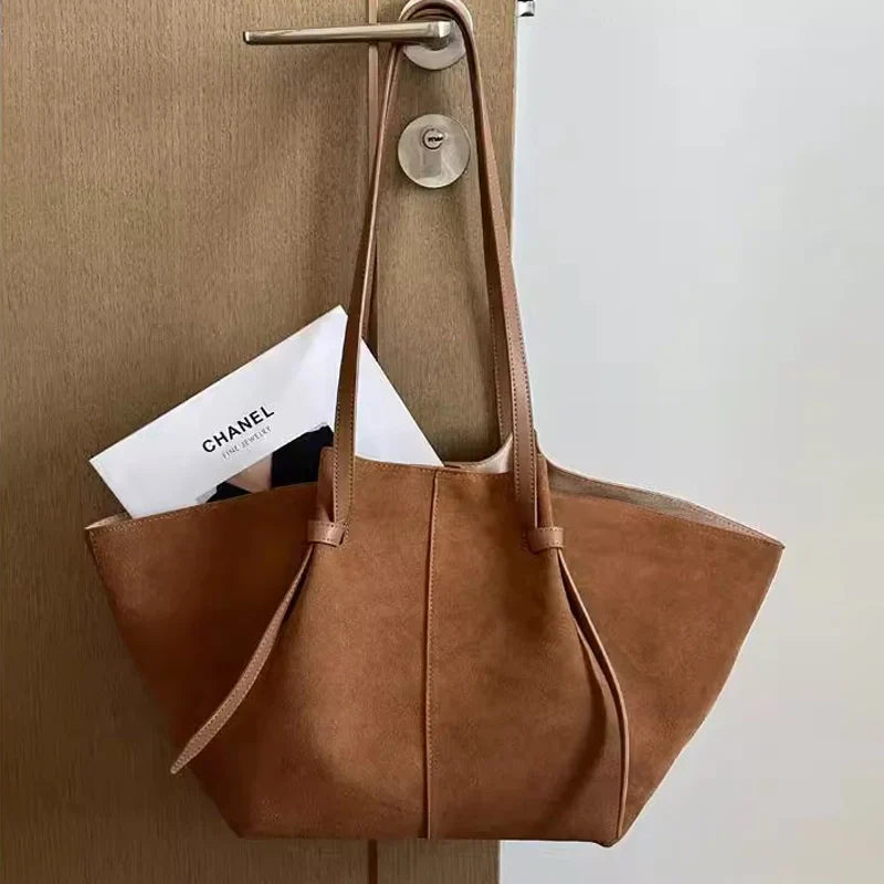 Élanor Suède Tote Tas van Vegan Leer – Ruime Draagtas met Verstelbare Schouderbanden