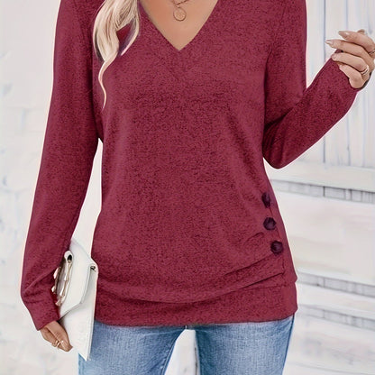 Élanor | Elegant V-hals T-shirt met lange mouwen en subtiel knoopdetail