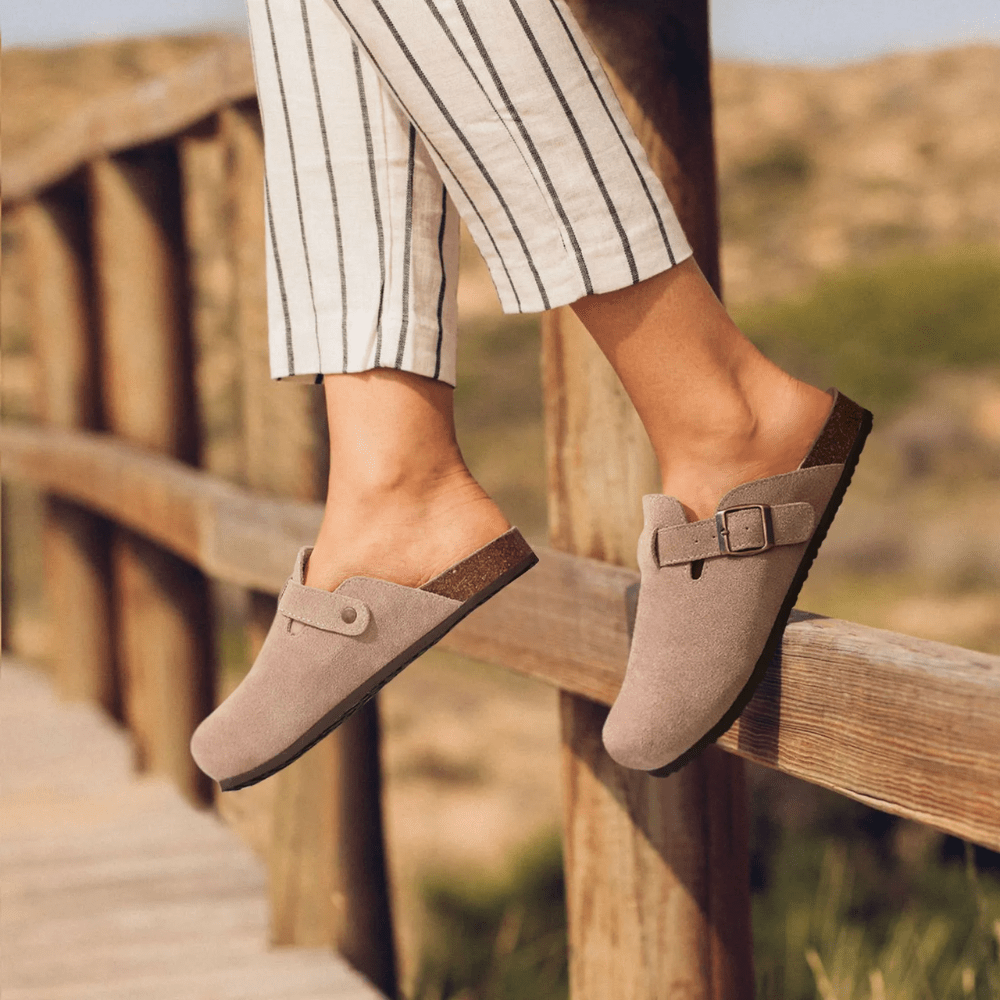 Reverie Suède Leren Mulesandalen voor Dames – Elegant en Stijlvol Design