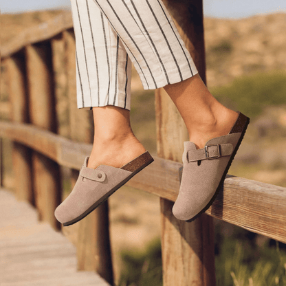 Reverie Suède Leren Mulesandalen voor Dames – Elegant en Stijlvol Design